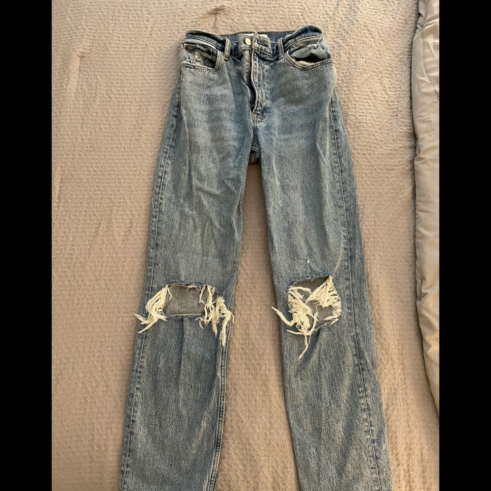 Abercrombie jeans rips at knees